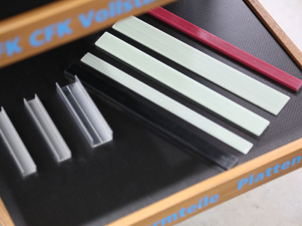 Composite Materialien in der Carconscout World Diverse Composite Platten zum Ansehen und Betasten